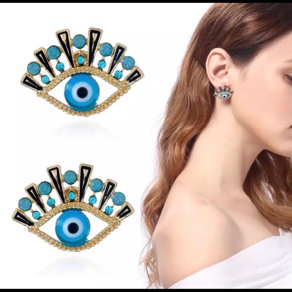 Exaggerated Eye Earrings - Picture 5 of 6